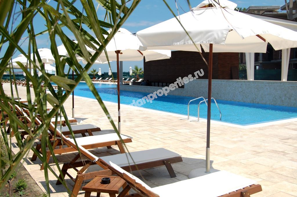 Шикарная двухкомнатная квартира на продажу на первой линии моря в городе Созополь