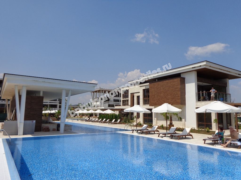 Шикарная двухкомнатная квартира на продажу на первой линии моря в городе Созополь