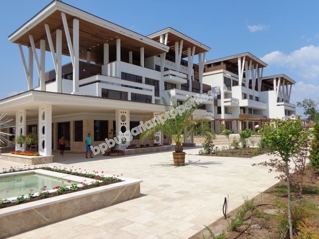 Шикарная двухкомнатная квартира на продажу на первой линии моря в городе Созополь