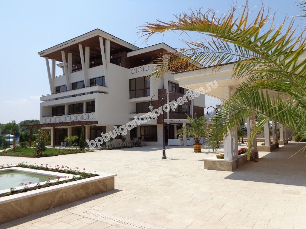 Шикарная двухкомнатная квартира на продажу на первой линии моря в городе Созополь