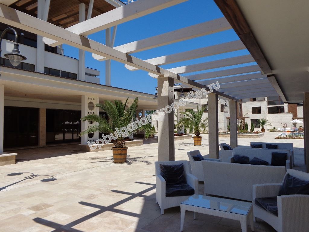 Шикарная двухкомнатная квартира на продажу на первой линии моря в городе Созополь