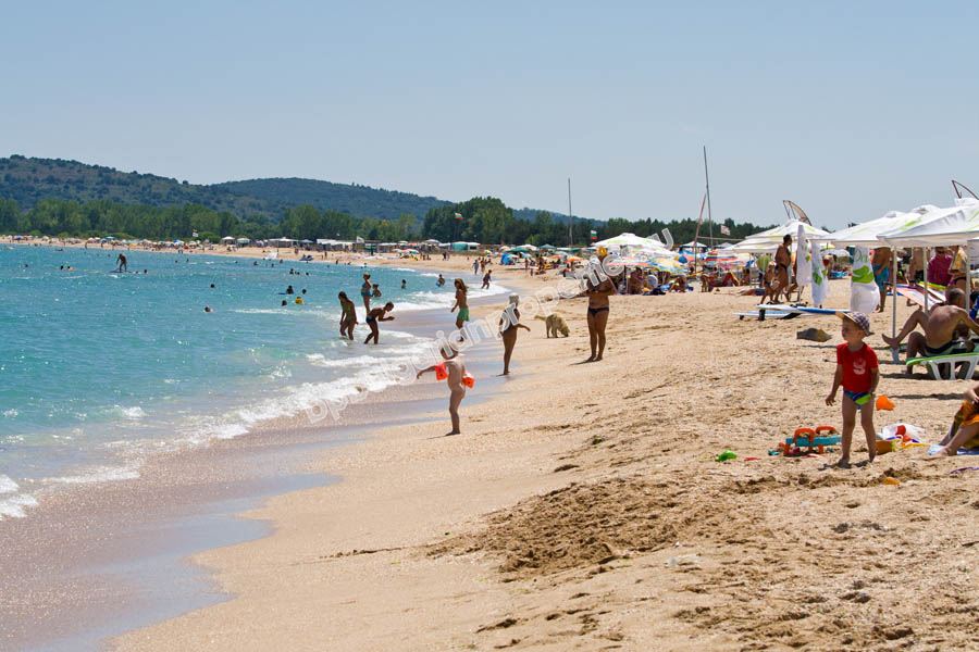 Шикарная двухкомнатная квартира на продажу на первой линии моря в городе Созополь