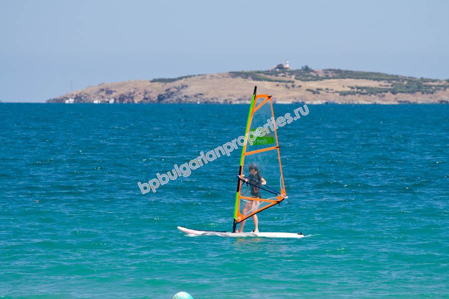 Шикарная двухкомнатная квартира на продажу на первой линии моря в городе Созополь