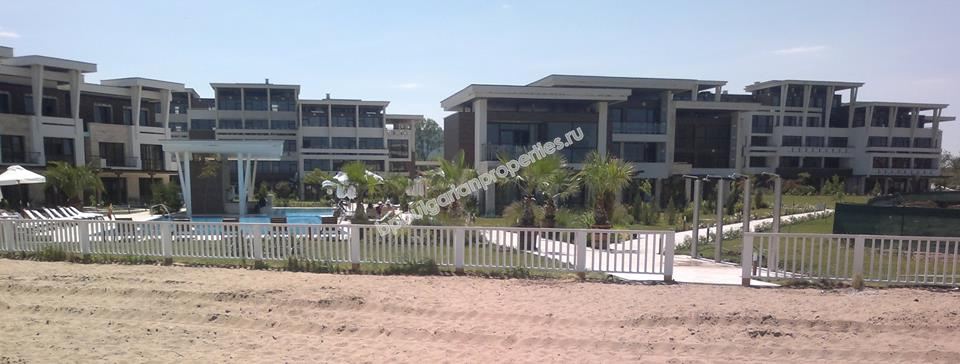 Шикарная двухкомнатная квартира на продажу на первой линии моря в городе Созополь