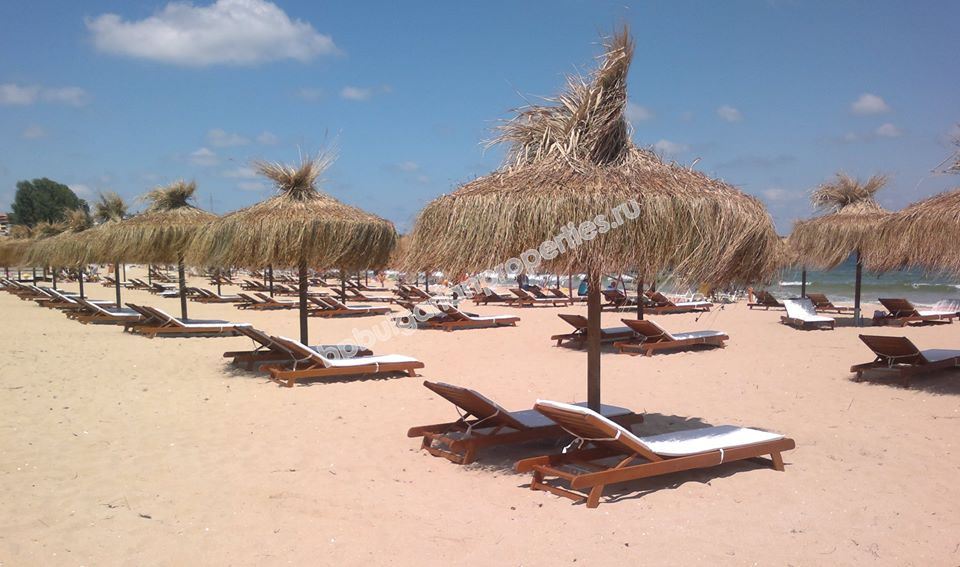 Шикарная двухкомнатная квартира на продажу на первой линии моря в городе Созополь