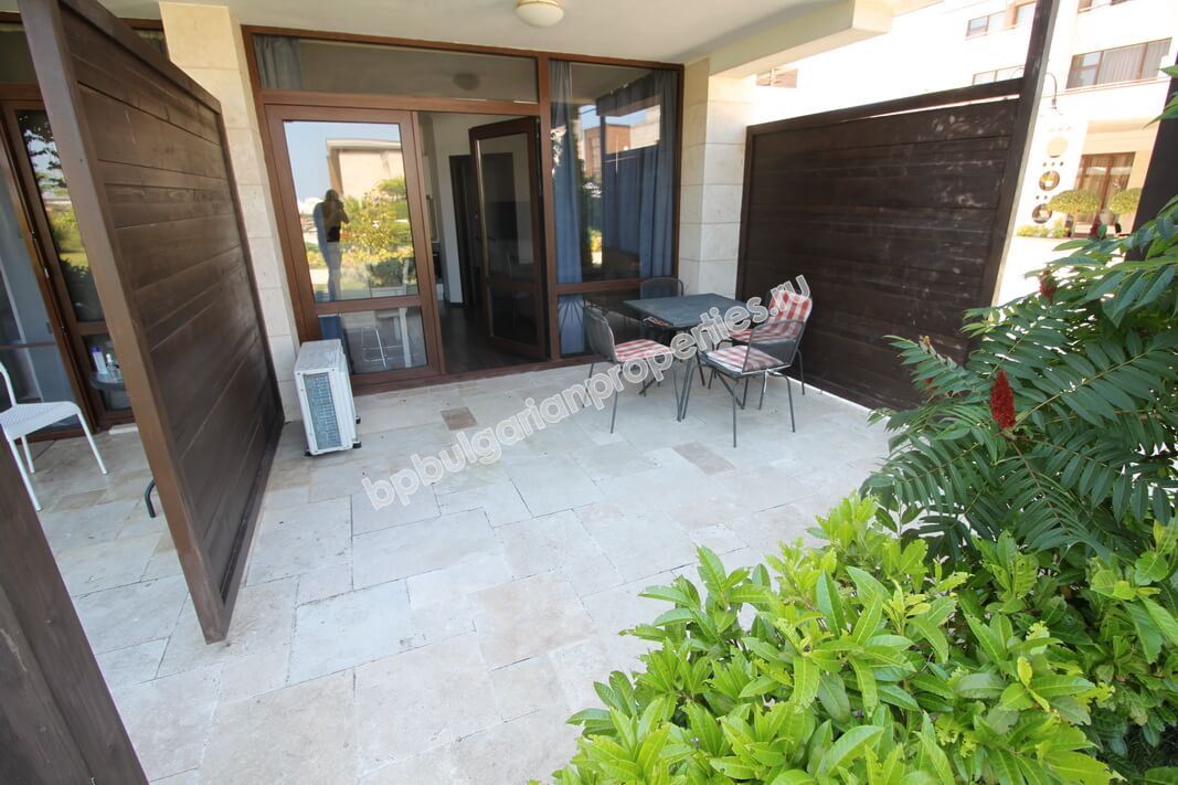 Шикарная двухкомнатная квартира на продажу на первой линии моря в городе Созополь