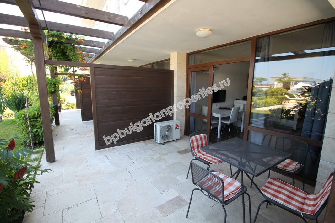 Шикарная двухкомнатная квартира на продажу на первой линии моря в городе Созополь