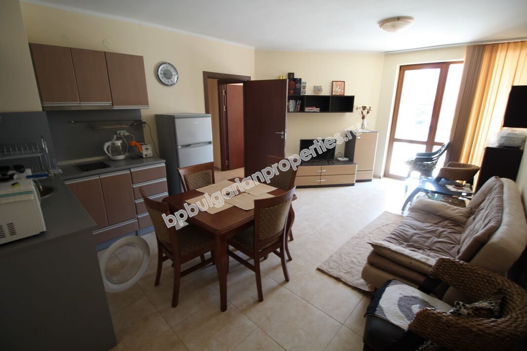 Меблированная трехкомнатная квартира близко к пляжу на продажу в курорте Равда