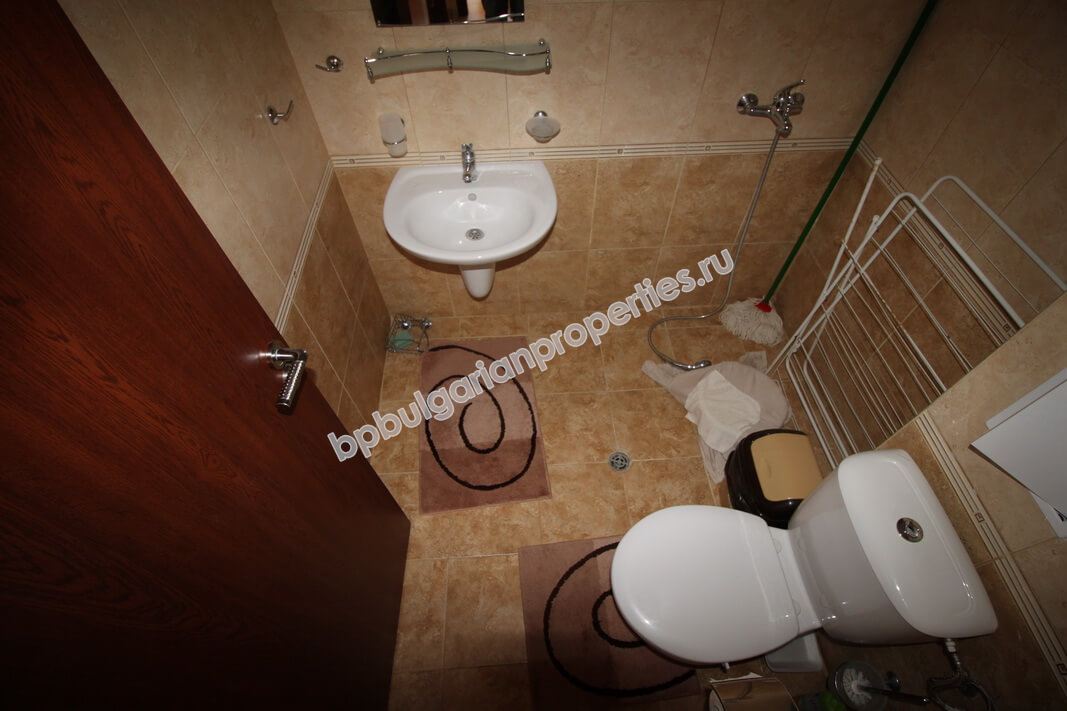 Меблированная трехкомнатная квартира близко к пляжу на продажу в курорте Равда