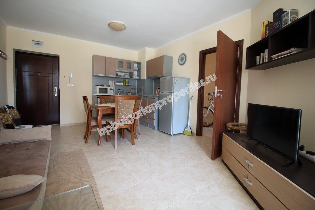 Меблированная трехкомнатная квартира близко к пляжу на продажу в курорте Равда