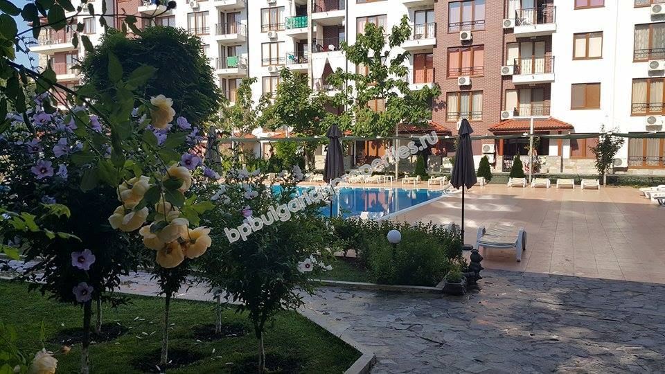 Меблированная двухкомнатная квартира на продажу близко к пляжу в курорте Равда