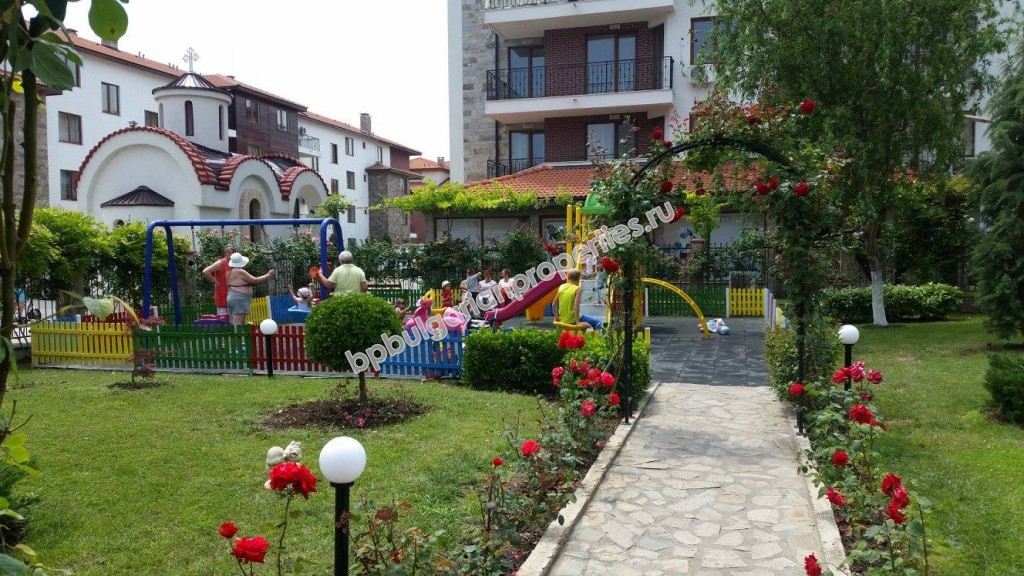 Меблированная двухкомнатная квартира на продажу близко к пляжу в курорте Равда