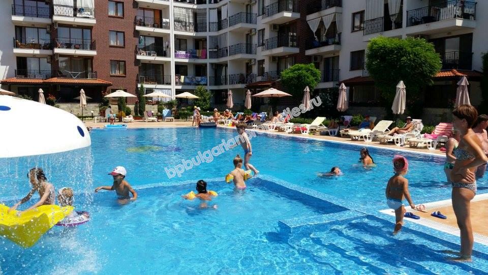 Меблированная двухкомнатная квартира на продажу близко к пляжу в курорте Равда