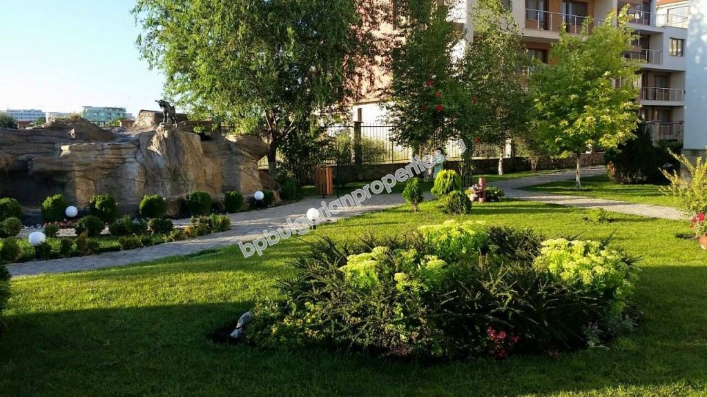 Меблированная двухкомнатная квартира на продажу близко к пляжу в курорте Равда