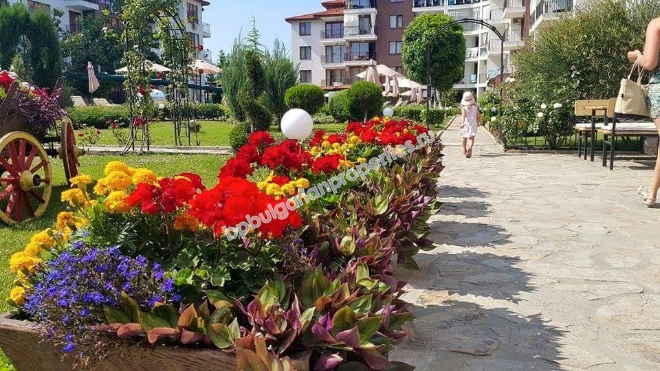 Меблированная двухкомнатная квартира на продажу близко к пляжу в курорте Равда