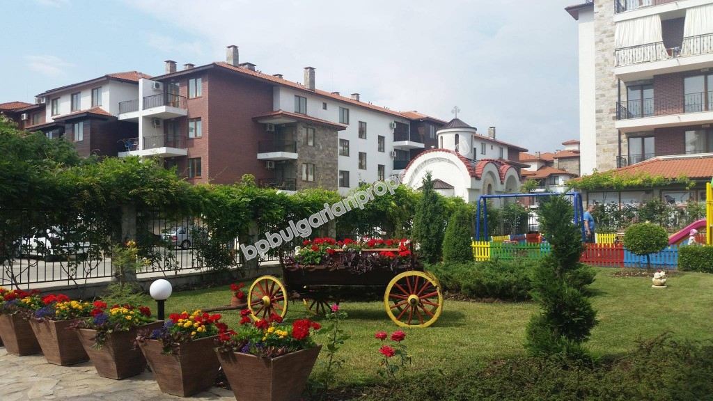 Меблированная двухкомнатная квартира на продажу близко к пляжу в курорте Равда