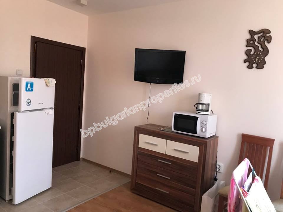 Меблированная двухкомнатная квартира на продажу близко к пляжу в курорте Равда