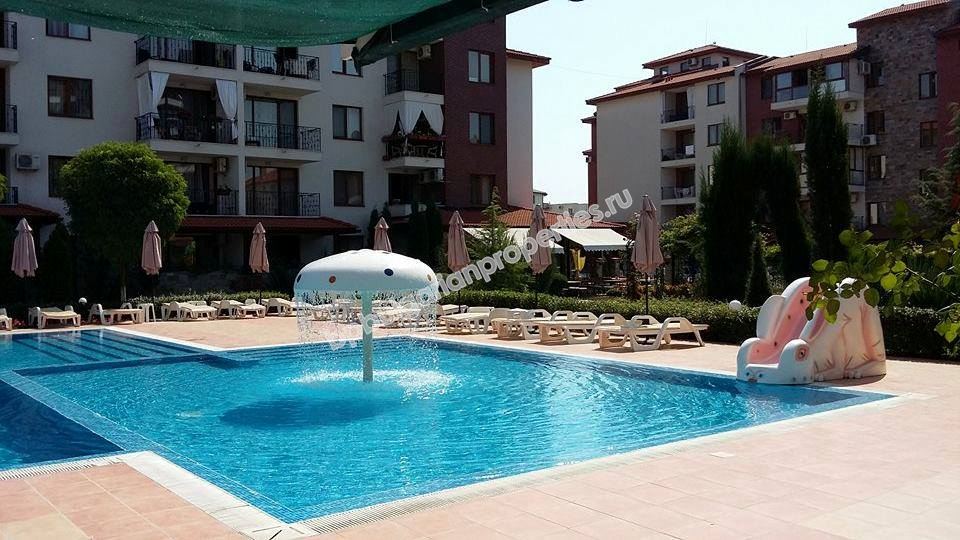 Меблированная двухкомнатная квартира на продажу близко к пляжу в курорте Равда