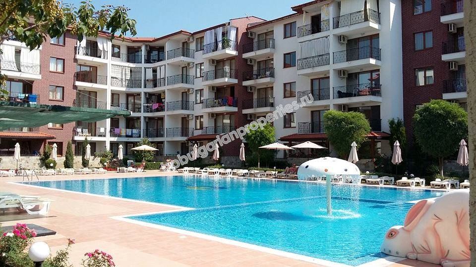 Меблированная двухкомнатная квартира на продажу близко к пляжу в курорте Равда