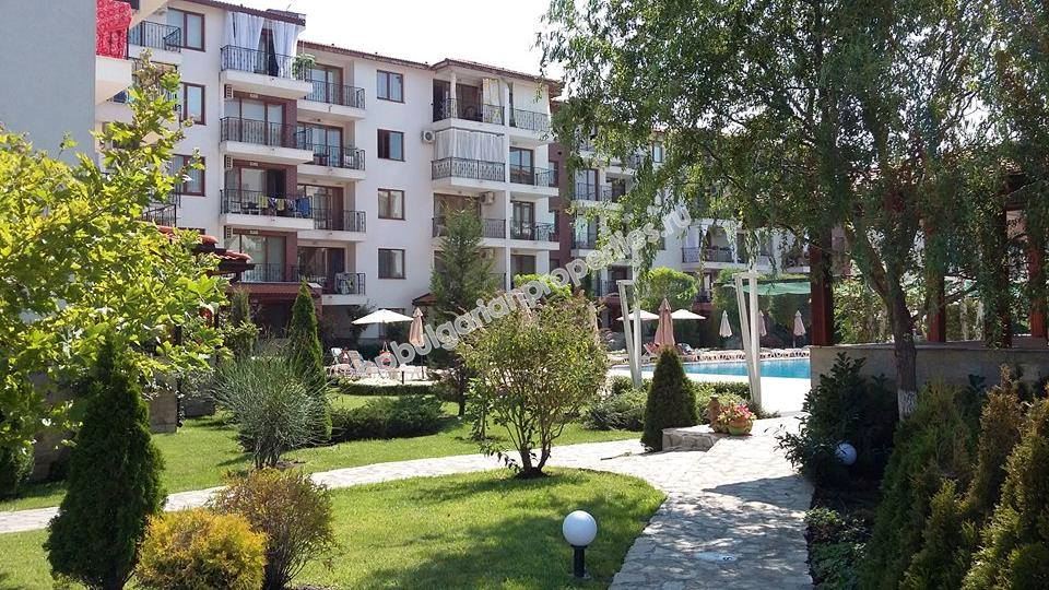 Меблированная двухкомнатная квартира на продажу близко к пляжу в курорте Равда