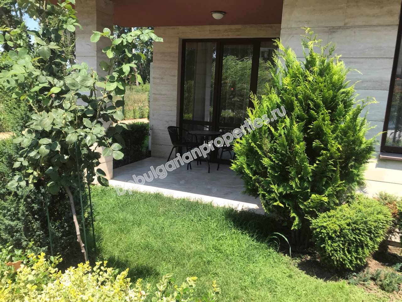 Новая двухкомнатная меблированная квартира в элитном комплексе на продажу в курорте Солнечный Берег