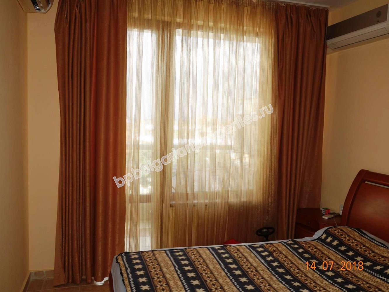 Трехкомнатная меблированная квартира на первой линии моря в городе Поморие