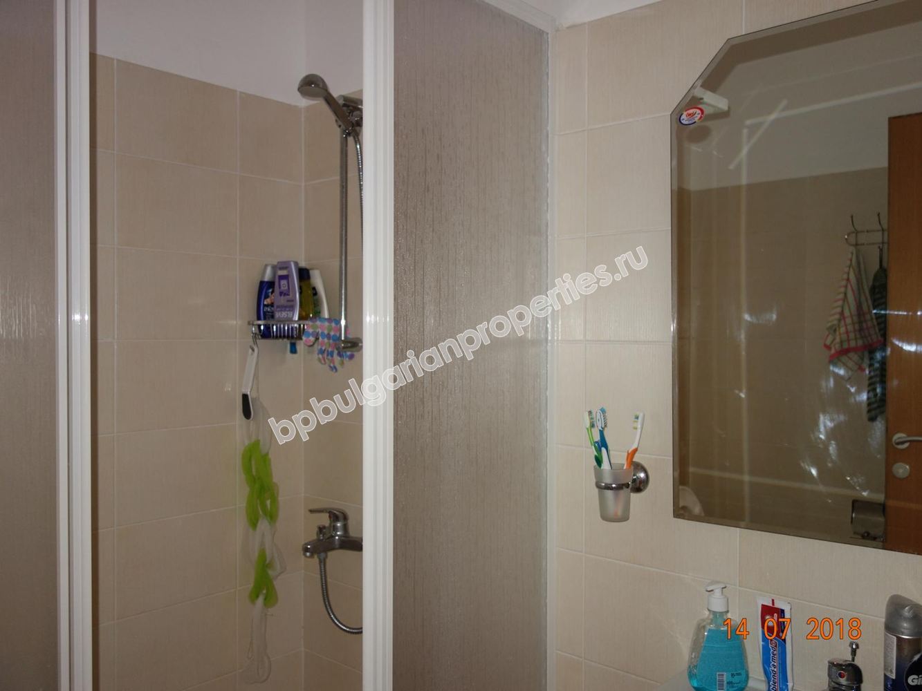 Трехкомнатная меблированная квартира на первой линии моря в городе Поморие