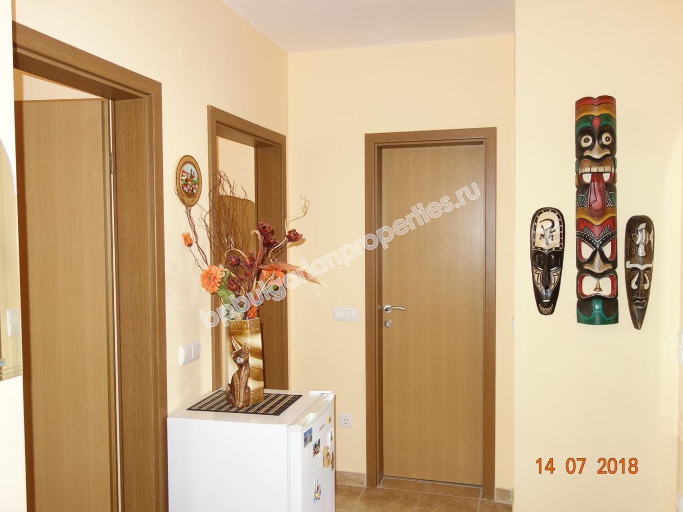 Трехкомнатная меблированная квартира на первой линии моря в городе Поморие