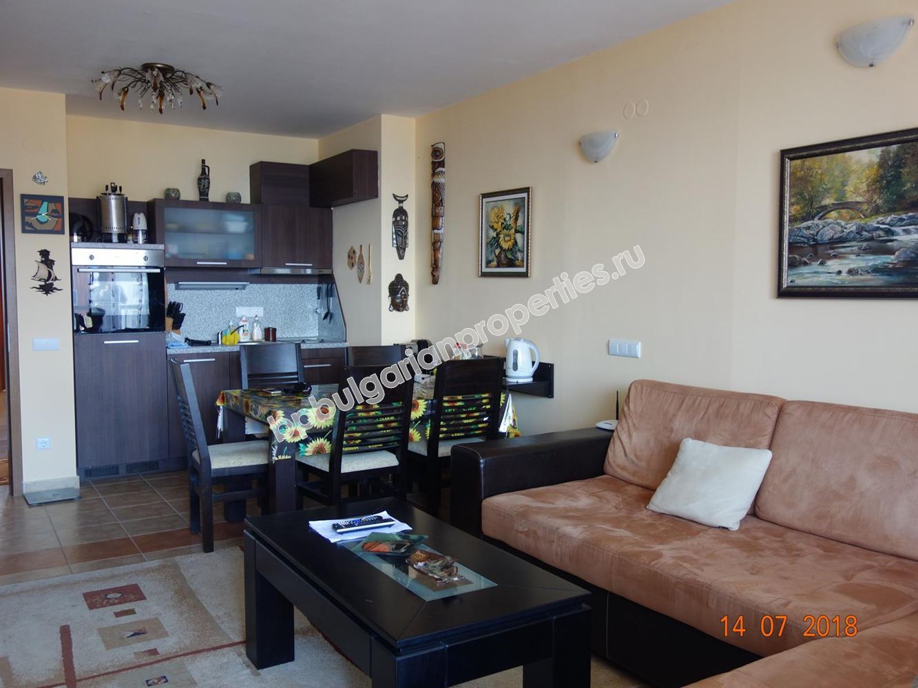 Трехкомнатная меблированная квартира на первой линии моря в городе Поморие