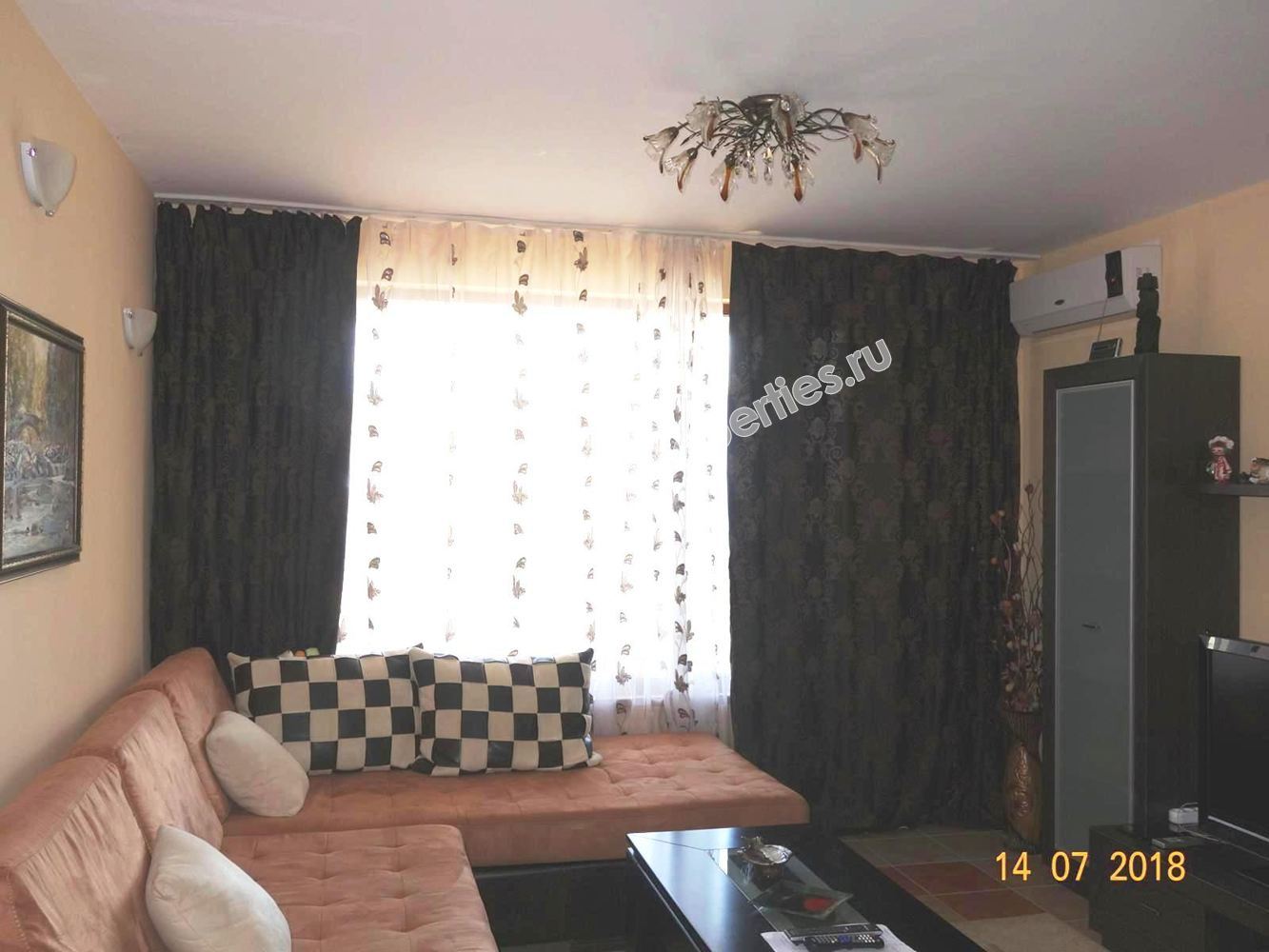 Трехкомнатная меблированная квартира на первой линии моря в городе Поморие