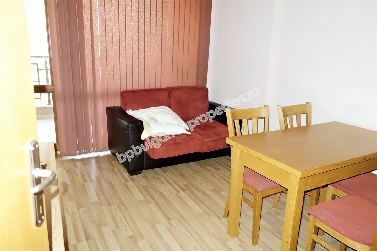 Меблированная двухкомнатная квартира близко к пляжу на продажу в Солнечном берегу