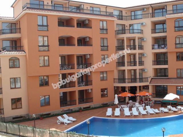 Меблированная просторная двухкомнатная квартира близко к пляжу на продажу в курорте Солнечный Берег