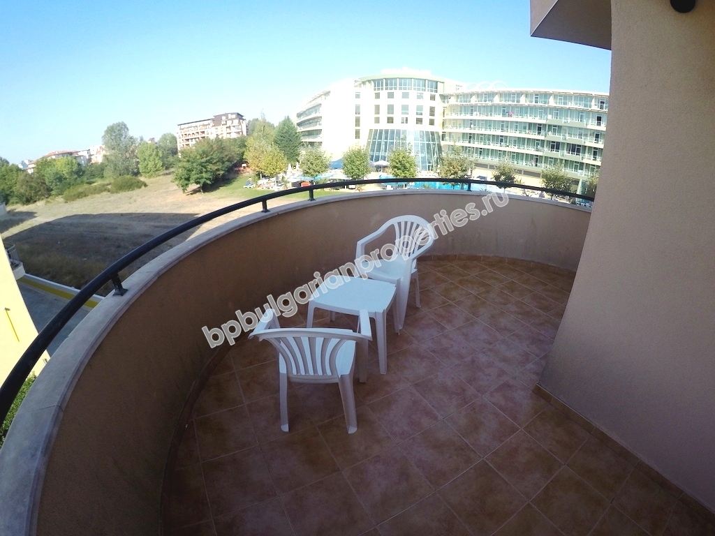 Меблированная просторная двухкомнатная квартира близко к пляжу на продажу в курорте Солнечный Берег