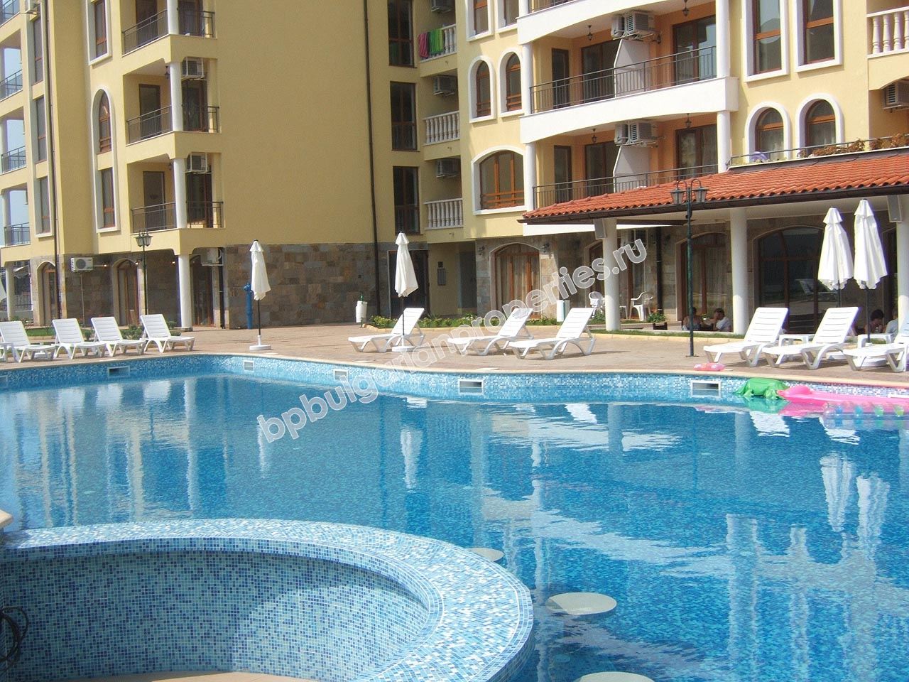 Меблированный апартамент с одной спальней близко к пляжу на продажу в Солнечном Берегу