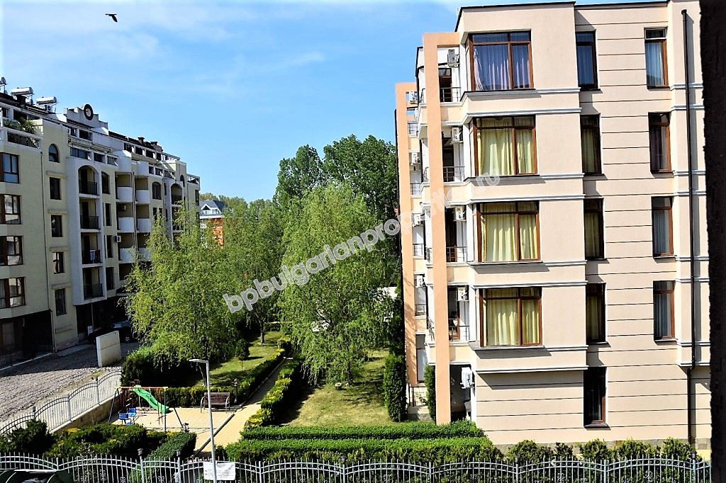 Меблированная большая студия близко к пляжу на продажу в курорте Солнечный Берег