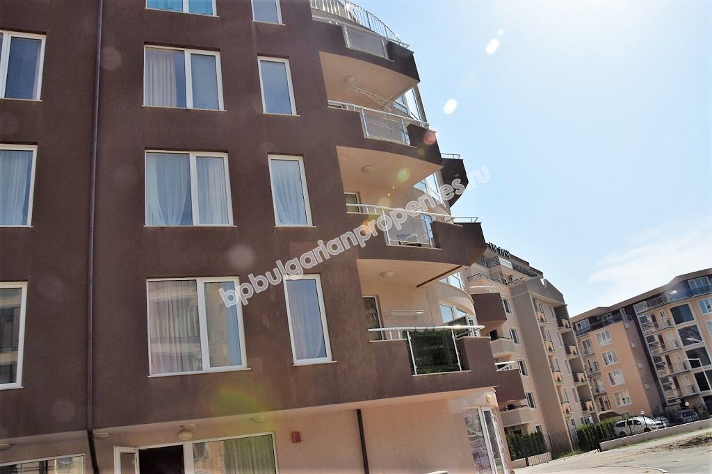 Меблированная большая студия близко к пляжу на продажу в курорте Солнечный Берег