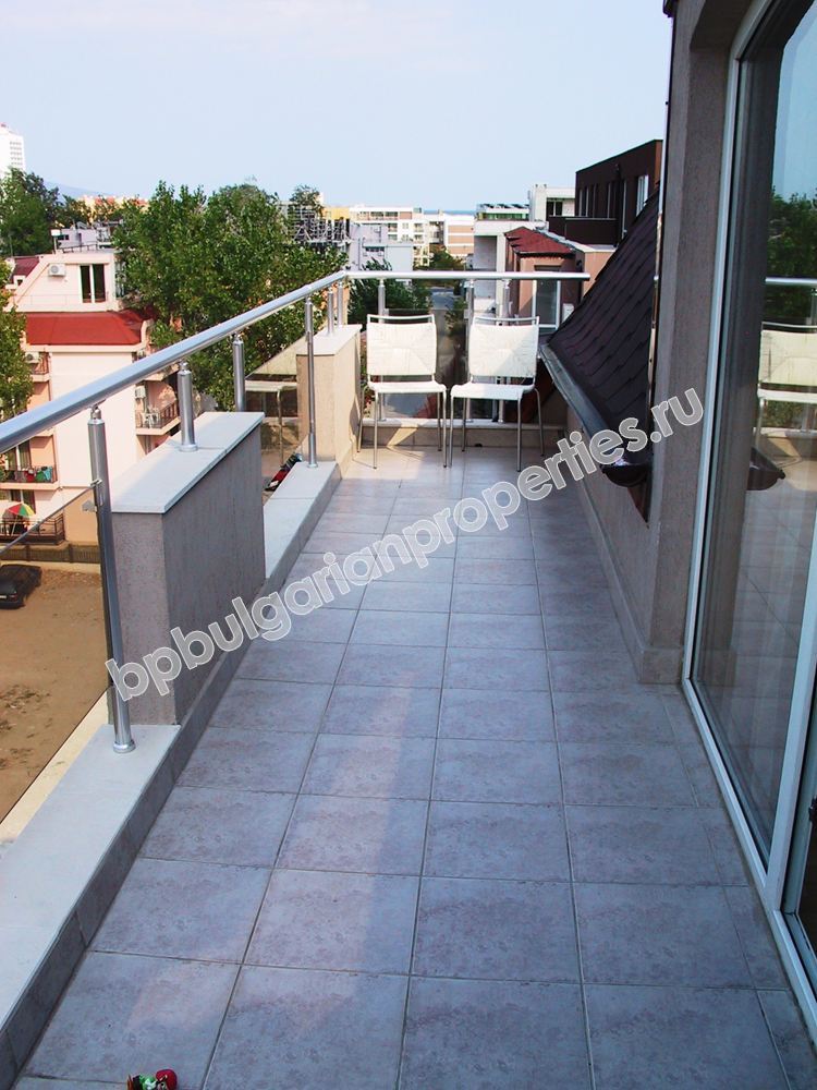 Меблированная большая студия близко к пляжу на продажу в курорте Солнечный Берег