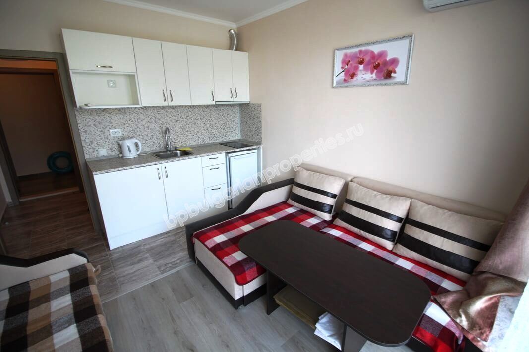 Новая меблированная студия на продажу близко к пляжу в курорте Солнечный Берег