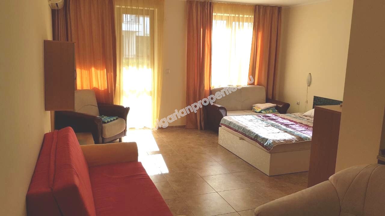 Меблированная студия на продажу близко к пляжу в курорте Равда