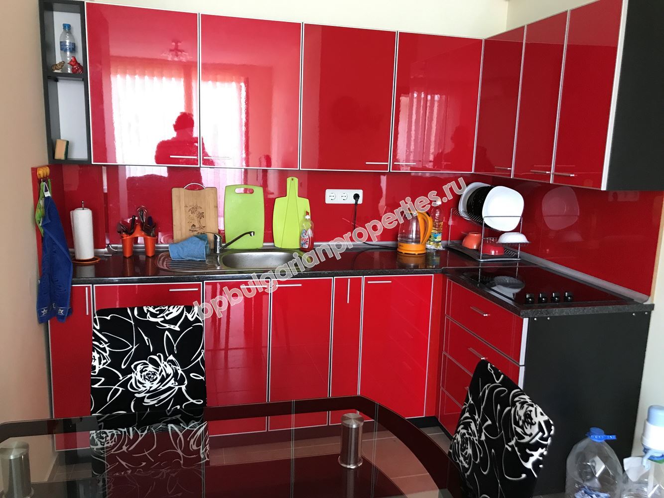 Выгодная меблированная квартира в закрытом комплексе близко от моря