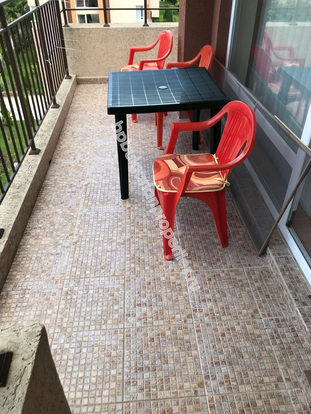 Выгодная меблированная квартира в закрытом комплексе близко от моря