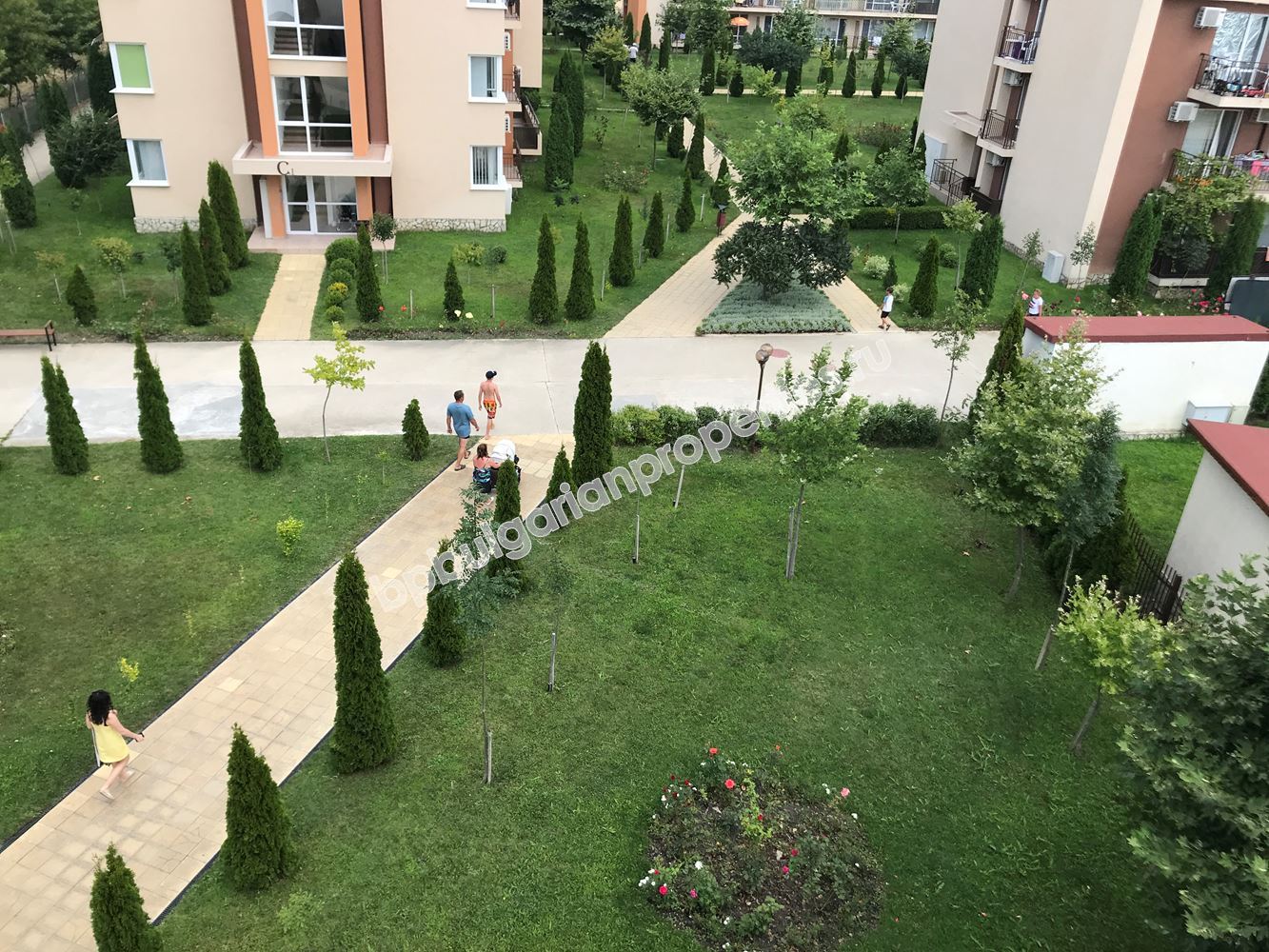 Выгодная меблированная квартира в закрытом комплексе близко от моря