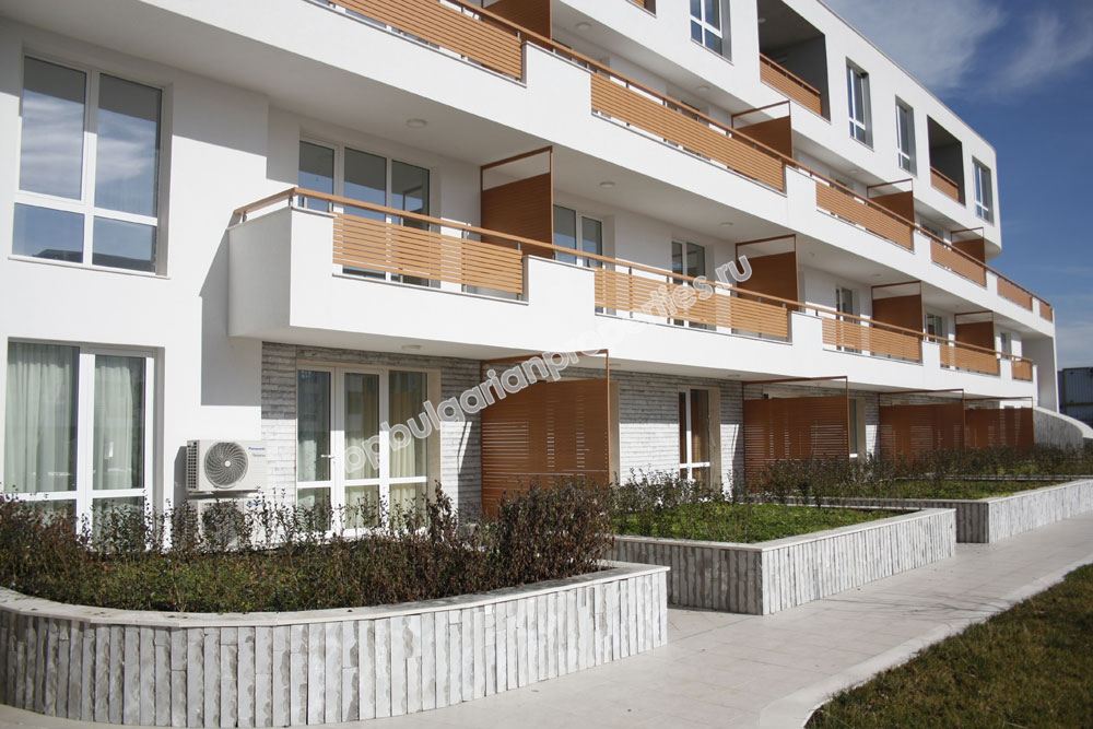 Трехкомнатная двухуровневая квартира на первой линии моря на продажу в квартале города Бургас - Сарафово