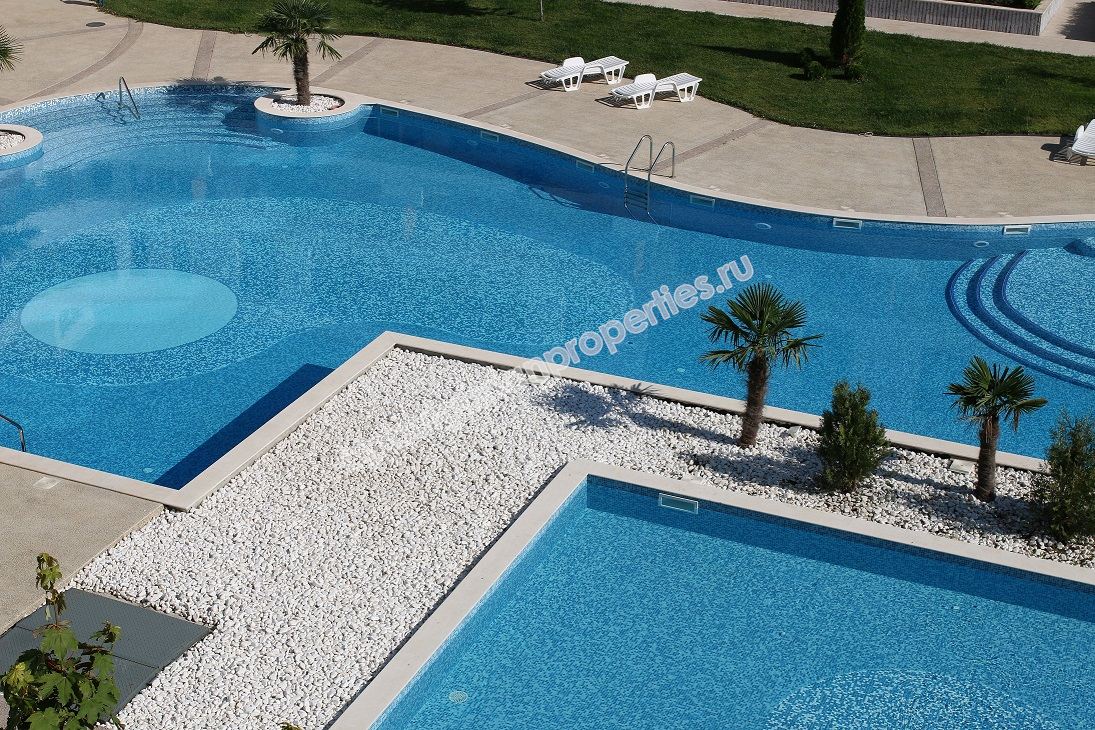 Трехкомнатная двухуровневая квартира на первой линии моря на продажу в квартале города Бургас - Сарафово