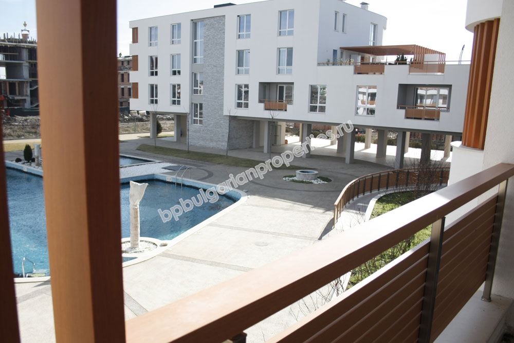 Трехкомнатная двухуровневая квартира на первой линии моря на продажу в квартале города Бургас - Сарафово