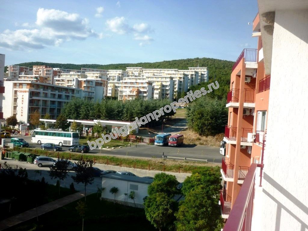 Двухкомнатная меблированная квартира с видом на море для продажи в курорте Святой Влас