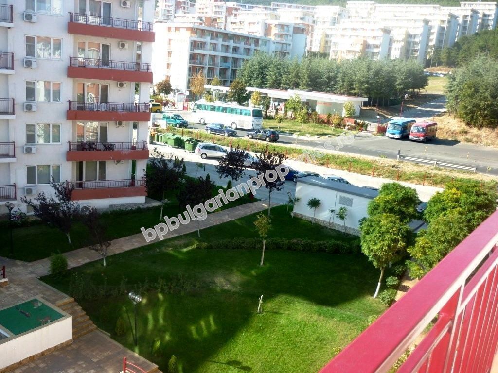 Двухкомнатная меблированная квартира с видом на море для продажи в курорте Святой Влас