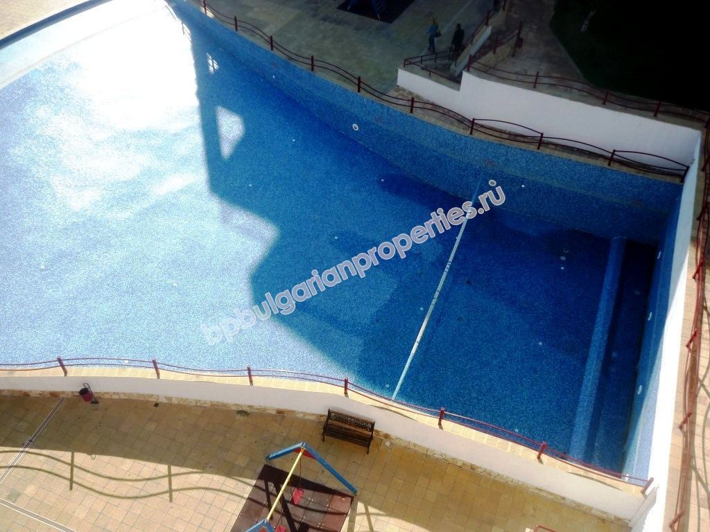 Двухкомнатная меблированная квартира с видом на море для продажи в курорте Святой Влас