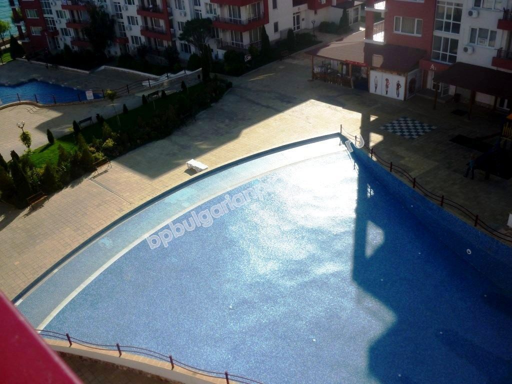 Двухкомнатная меблированная квартира с видом на море для продажи в курорте Святой Влас