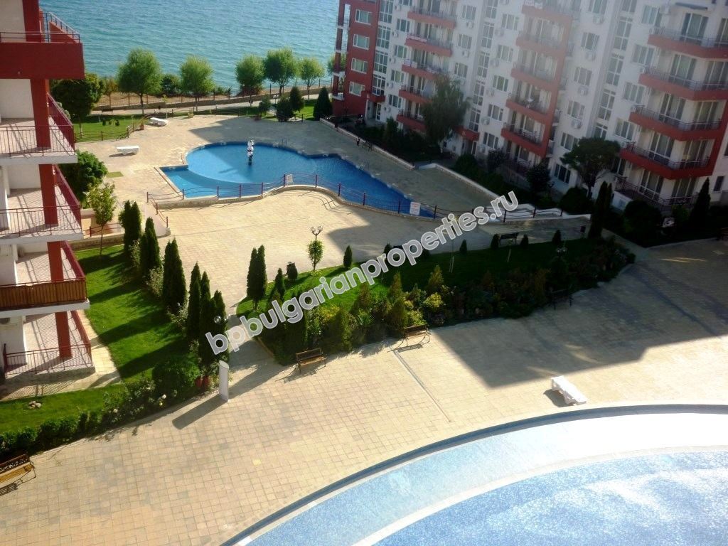 Двухкомнатная меблированная квартира с видом на море для продажи в курорте Святой Влас